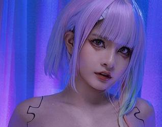 白色的Azami，在画面外呼唤我的眼睛
