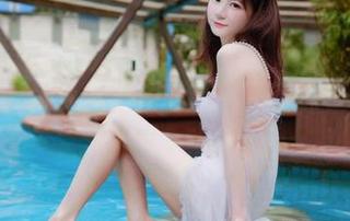 香肩美眉少女的资源探寻之旅：喵糖映画带你玩转。