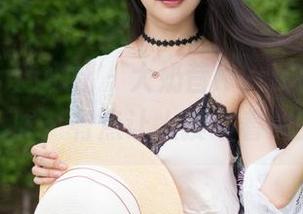 MiStar魅妍社 - 大奶昔Kyra的透明写真，唉，有点让人摸不着头脑啊