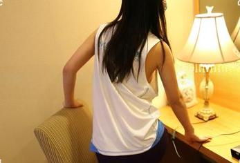私拍界的神作！ROSI的嫩学妹制服，是否美图只靠这一身？
