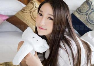TGOD推女神 - 图包里的Kiren_程程程，油亮到让我思考人生，发光的梦想是啥？