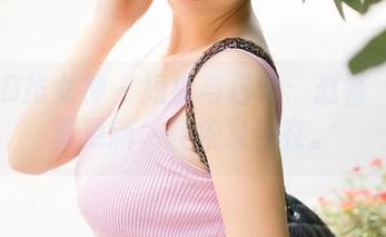 TGOD推女神 - 短裤与日常：赵馨玥的写真更新，轻松又自在。