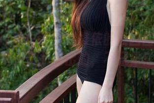 TuiGirl推女郎 - 赵惟依的校园图集分享：那道光影折射出的，不只是青春。