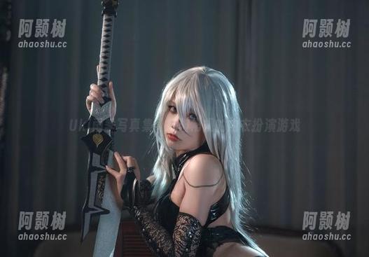 Uki雨季写真集：打破常规的内衣扮演游戏-阿颢树