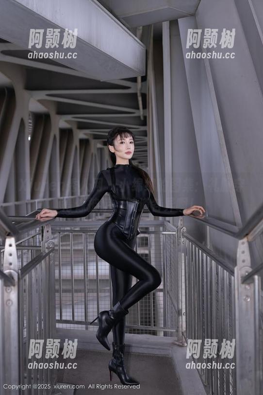 Xiuren秀人网 - 小绵绵的图集：礼服穿得像披萨，味道各异啊！-阿颢树