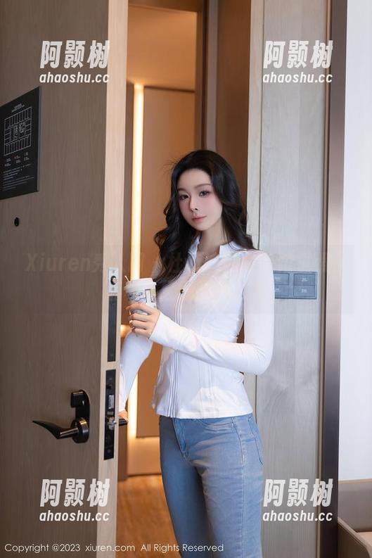 Xiuren秀人网 - 杜viki的私拍眼镜照：有种不经意的高级感-阿颢树