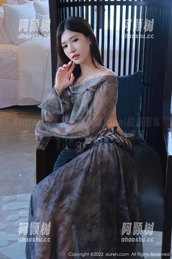 Xiuren秀人网 - 董媛媛Janel的原图私拍——原来美腿也能这么自信满满！-阿颢树