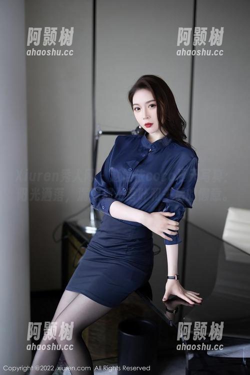 Xiuren秀人网 - 赵惟依coco夏天写真：阳光洒落，满地都是落叶和午后的懒意。-阿颢树