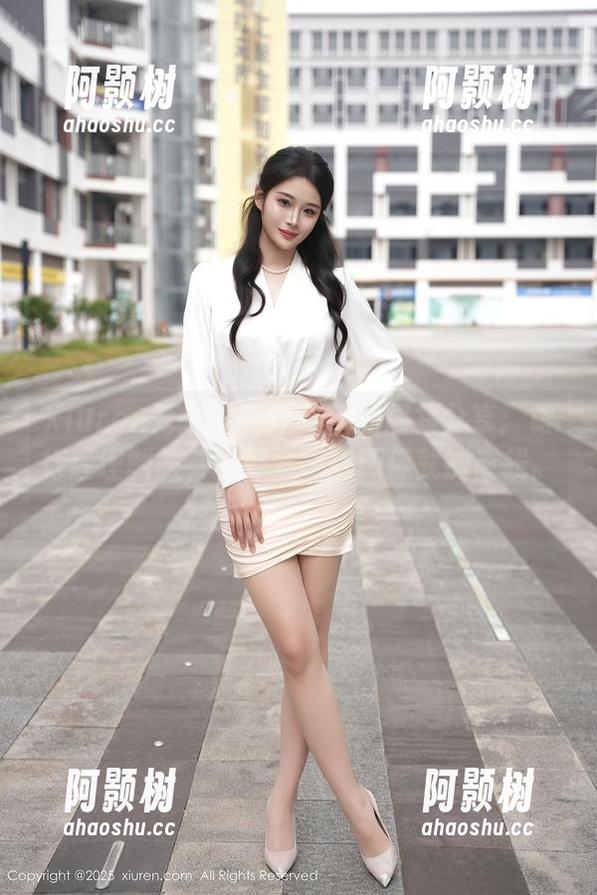 Xiuren秀人网 - 陆萱萱的图集分享：银行经理制服，站好每一张画像就能谈钱。-阿颢树