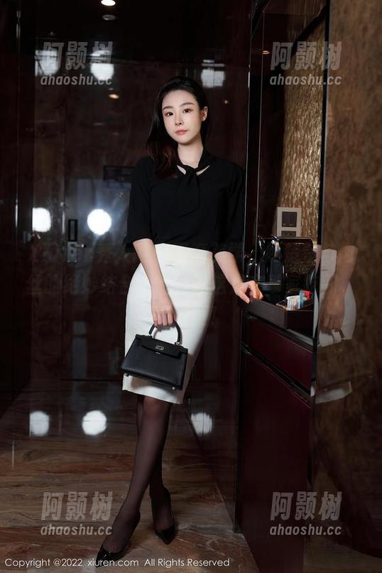 Xiuren秀人网 - 写真美学，顾楚楚与肉丝的绝妙结合，非要说这是在哪家吃的，真求证！-阿颢树