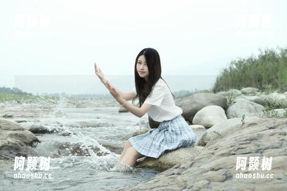 合集里的eloise软软毛衣少女：也许只是一场冬天的棉花糖祭！-阿颢树