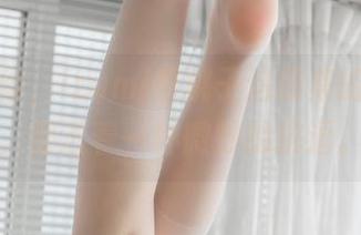 玛丽萝丝，izumi泉桃子这图集的每一幅，都透着一种微妙的挑逗。