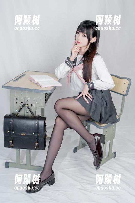 无意间开启了高清原图，诶，miko酱ww在暖屋里的模样，绝对是个看了想赞的人生赢家！-阿颢树