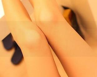rosi - 恋恋的私房图片，带着一丝妩媚，尤其是那双美脚。