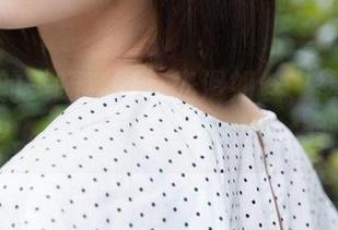 けん研的美腿套图，光滑如丝，想问这是人吗？！作品如同画中出世的神仙。