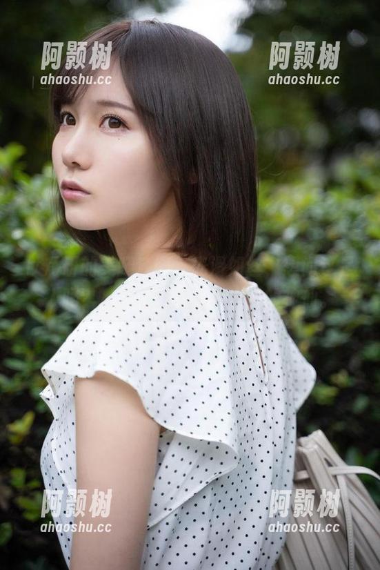 けん研的美腿套图，光滑如丝，想问这是人吗？！作品如同画中出世的神仙。-阿颢树