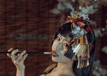 教室里的全套拍摄：一笑芳香沁的独特视角