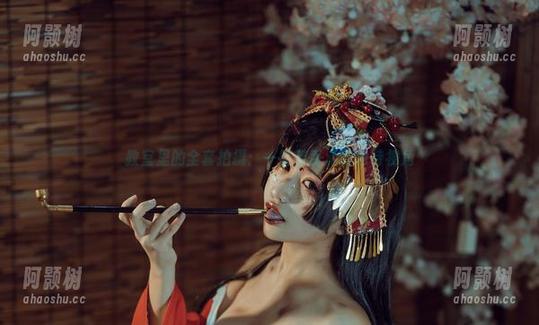 教室里的全套拍摄：一笑芳香沁的独特视角-阿颢树