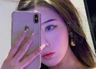 微密圈 - 当不爱笑的赛琳把私有的浪漫变成公开的写真时…图片，牛了！