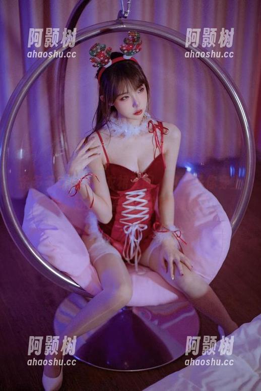 余多多Dudu连衣裙套图，这裙子你穿上后，还期待高跟鞋的登场吗？-阿颢树