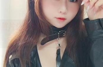 这组照片让我想到了，小猫和依依超级懒有得一拼的可爱！