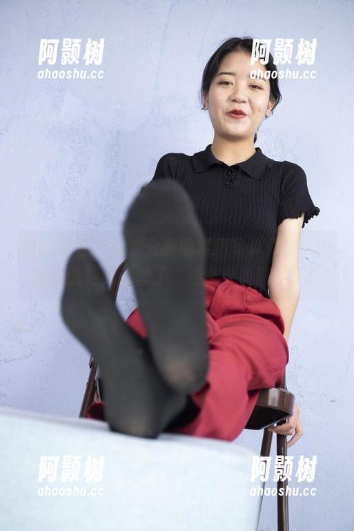 南国足艺 - 这次分享的琪琪写真集里，肉丝的诱惑又升华了，看来要多取经了！-阿颢树
