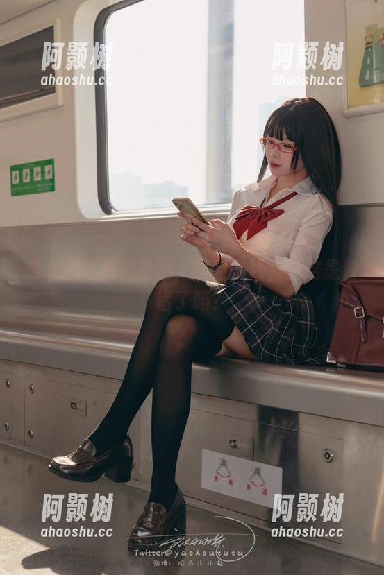 咬人小小兔的原图，镂空在线，我这是看错了吗？-阿颢树