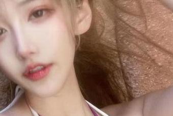 金发芭比带你飞，啾小妍Deer图集更新中——忘掉现实，回到童年！