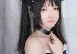 喵糖映画：原图里，这马尾少女好像有种魔力，瞧她那姿态，太吸引了。