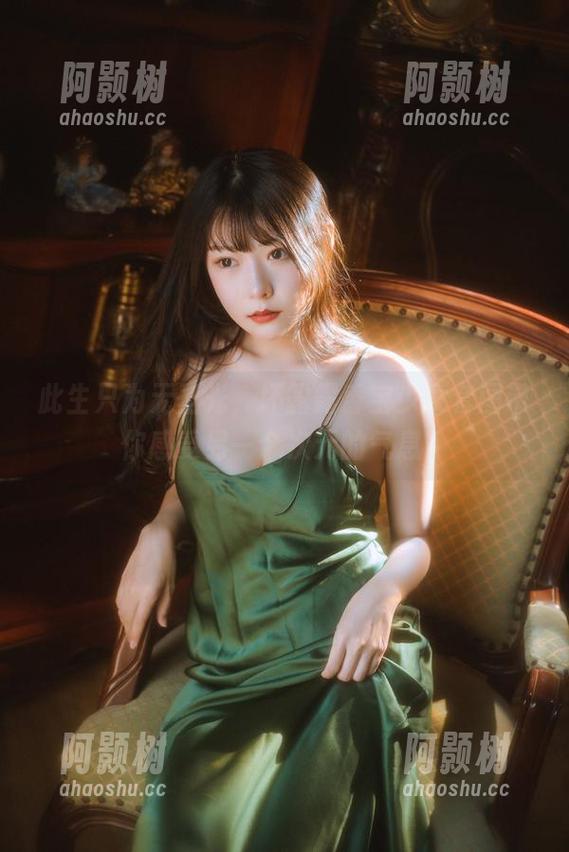 此生只为无圣光，坏露露香宝少女套图带你感受另一个次元的气息。-阿颢树