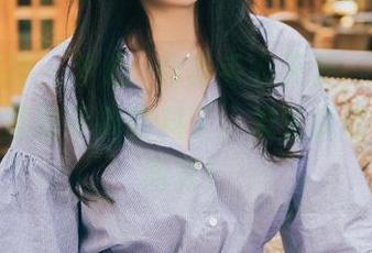 头条女神 - 梦心玥化身毛衣天使，哇！这美图看得我手都要抖了，发誓快收一件相同款！