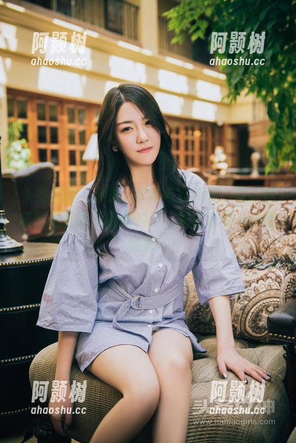 头条女神 - 梦心玥化身毛衣天使，哇！这美图看得我手都要抖了，发誓快收一件相同款！-阿颢树