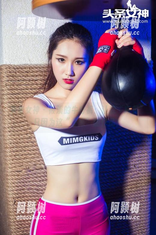 头条女神 - 筱溪的牛仔裤：让我“窥见”只因为这“快感”的作品！-阿颢树