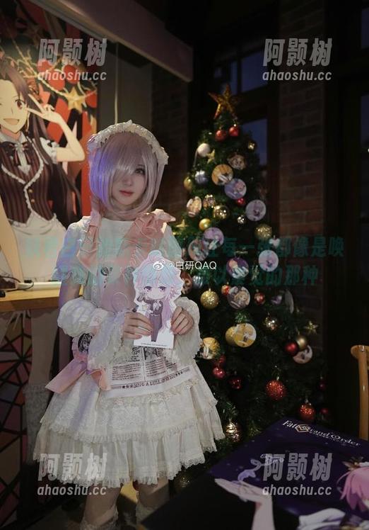 妖君白研的斯卡哈图册让每一张都像是唤醒我的某种情感，难以察觉的那种-阿颢树