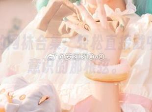 安曜曜的网袜合集，轻松直接戳中了我潜意识的那根弦。