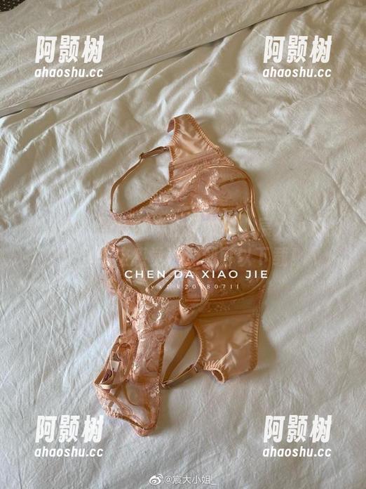 微密圈 - 黑色可不止是颜色，宸大小姐的作品让这感觉浓烈到可以下载！-阿颢树