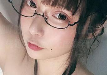 小泉学姐吖的美图在线，少女的古灵精怪让我恍如回到无忧无虑的年代！