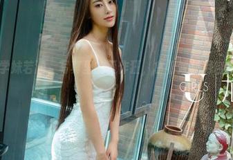 尤果网 - 学妹若涵，写真里的工作狂，拿着教材用自拍解乏的吗？