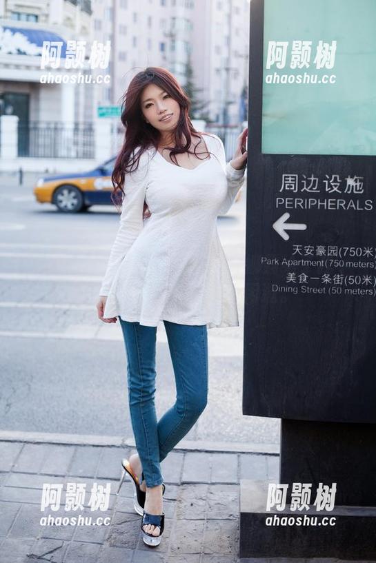 推女郎 - 校园图包更新啦！娜露给了我一个新的理由在操场上闲逛。-阿颢树