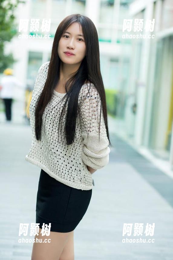 推女郎 - 扣紧衣扣，杨伊的套装才能完全释放——而且是免费的哦。-阿颢树