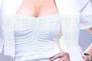 推女郎 - 卖弄眼镜的王根星熙：每幅美图都在跟我打听是不是潮流！