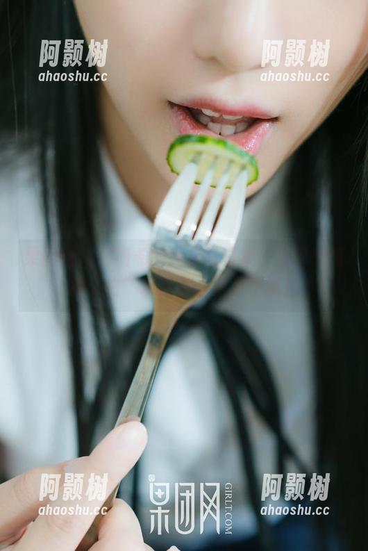 果团网 - 周妍希的纯白写真集，分享如何把“白”玩得那么久又不腻！-阿颢树