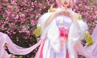 假装正经看桃暖酱的雷姆写真集，资源勇敢分享！