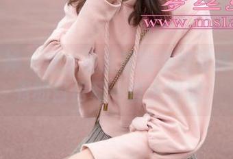 梦丝女神 - 这才是香萱的御姐写真：流露着的自信和一些小得瑟。