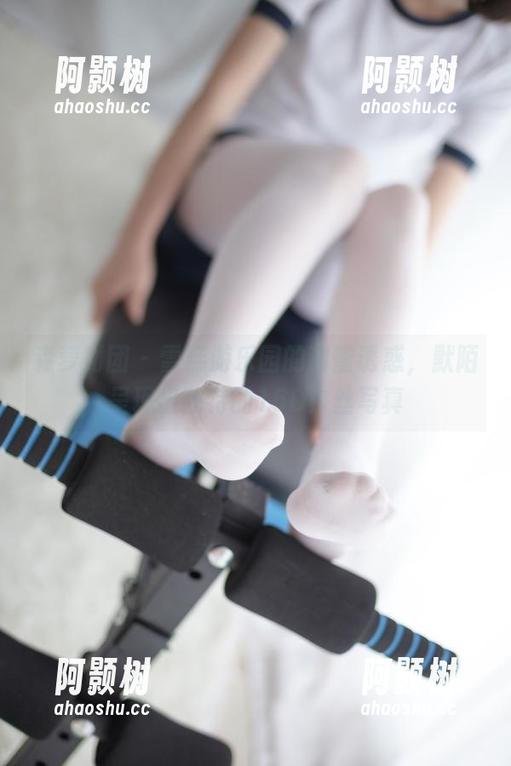 森萝财团 - 雪糕游乐园的甜蜜诱惑，默陌呈现出独特的15D白丝写真-阿颢树
