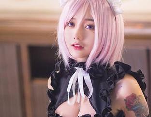 蕾丝的呢喃，洛丽塔大哥的美图宛如优雅的低语，似乎在邀请我加入。