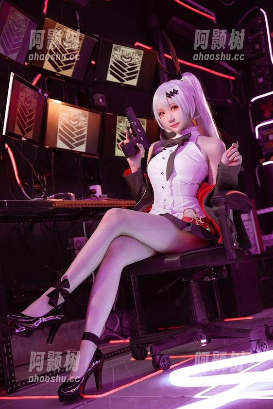 朱莉的点缀：瓜希酱与爱蜜莉雅水晶礼服壁纸合集，忍不住盯着看。-阿颢树