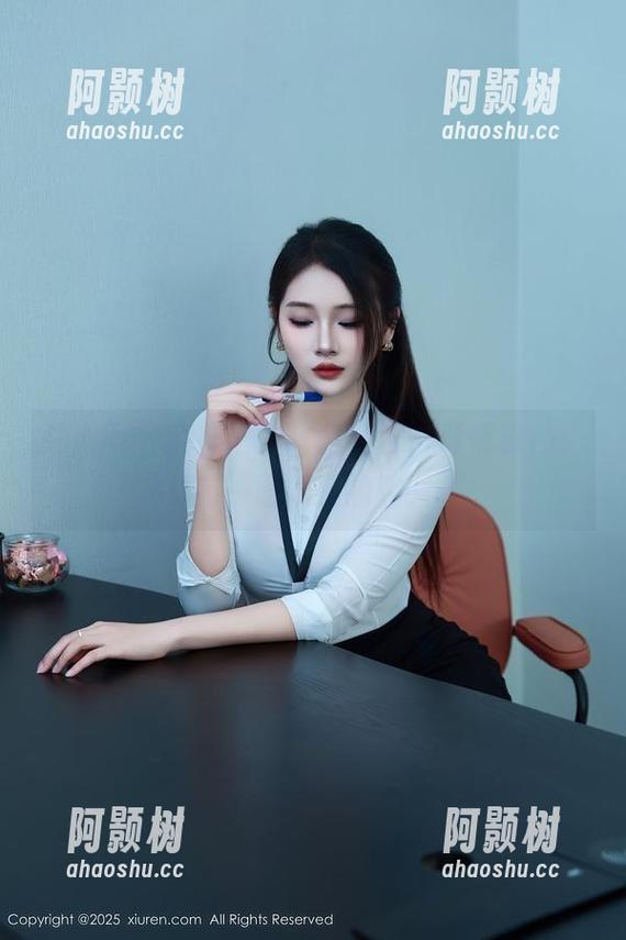 秀人网 - 新鲜出炉，凯竹廿十倾情粉色，真有一股别致的腔调。-阿颢树