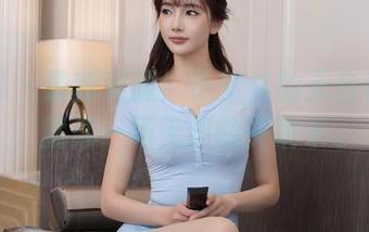 秀人网 - 最新资源！小紫儿的天台真人秀，就像一场无声的交响乐。