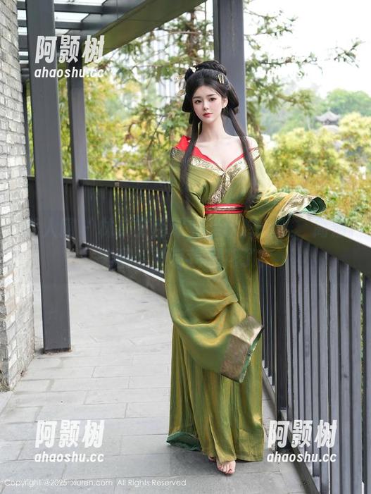 秀人网 - 林文文用职业装诠释优雅，高清美图，难道我眼花了？-阿颢树